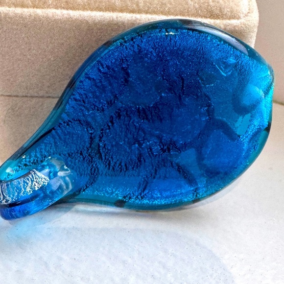 💙✨ One-of-a-Kind Murano Glass Leaf Pendant – Aqua, Silver & Black Swirls ✨💙 - Picture 5 of 14
